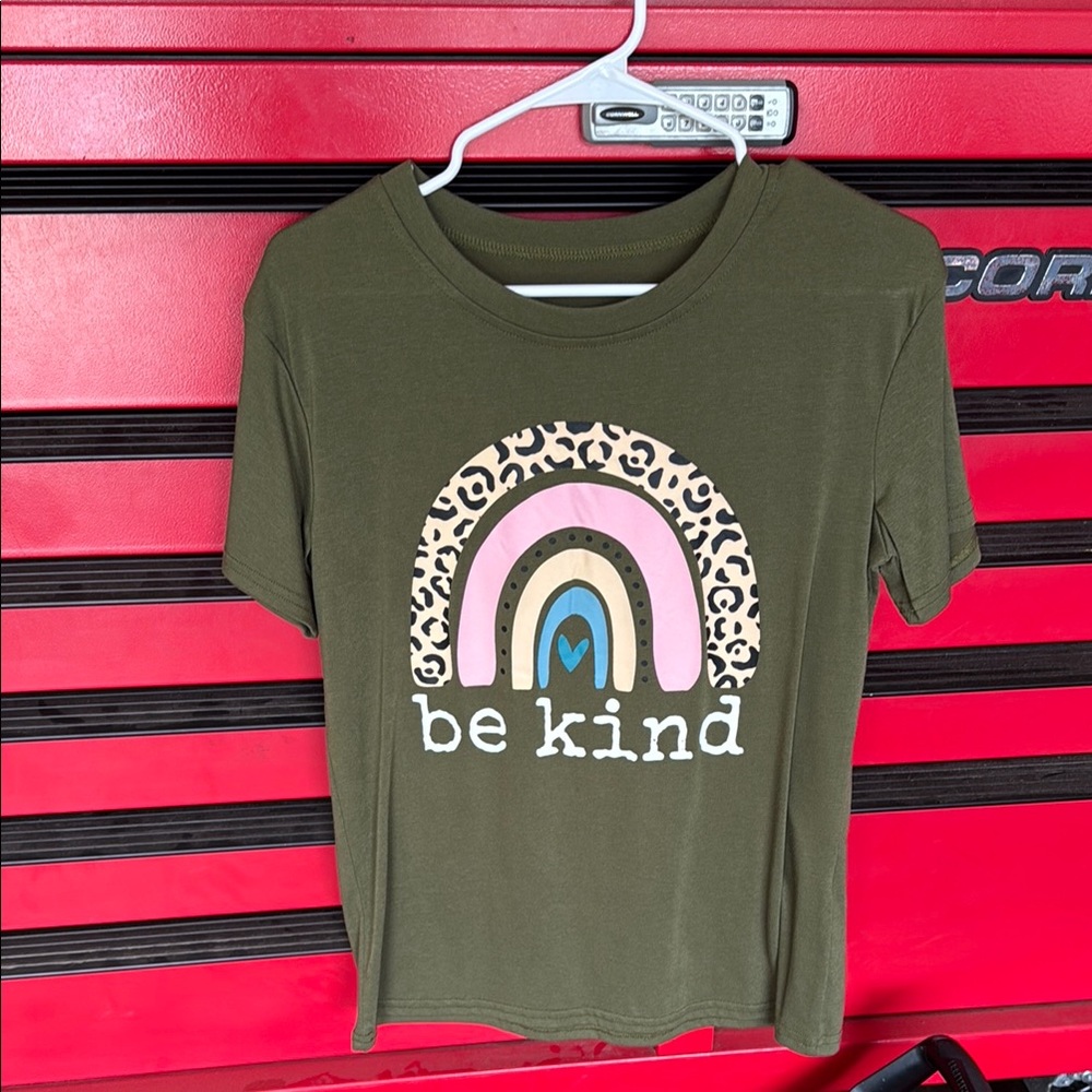 Be Kind Graphic Tee
